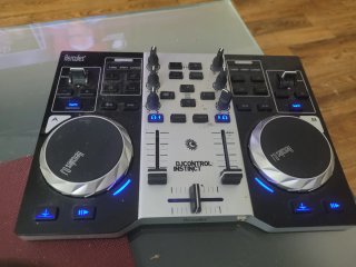 Controladora DJ Hercules DJControl Instinct