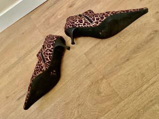 Botines de tacón con estampado de leopardo