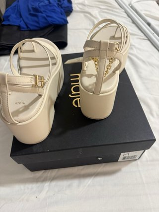 Sandalias Maje Beige Talla 38 con Cadena Dorada