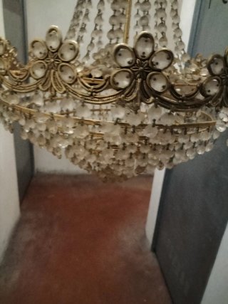 Lámpara de araña antigua dorada