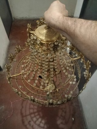 Lámpara de araña antigua dorada