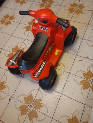 Quad Eléctrico Feber y Regalo.