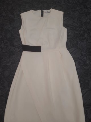 Vestido Mango blanco con cinturón negro
