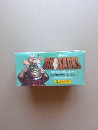 Caja 100 sobres cromos Disney Dinosaurs