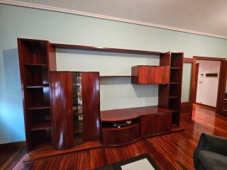 REGALO Mueble de salón madera con vitrina
