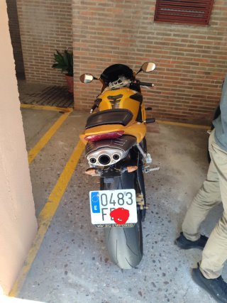 Triumph Daytona 675 Amarilla