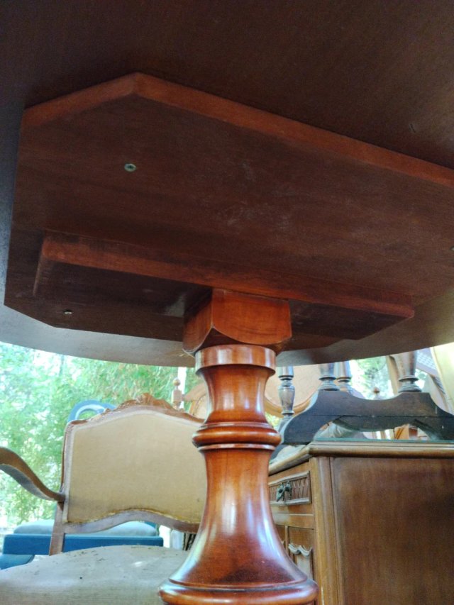 Mesa velador de madera