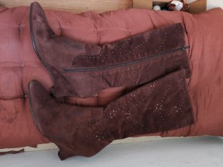 Botas de ante con tachuelas