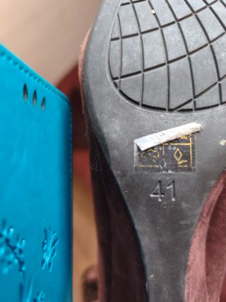 Botas de ante con tachuelas