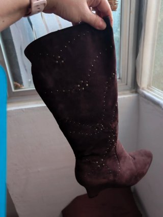 Botas de ante con tachuelas