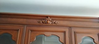 Mueble clásico madera nogal con vitrinas