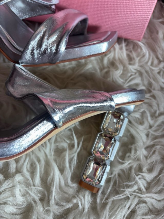 Sandalias Alma en Pena tacón transparente