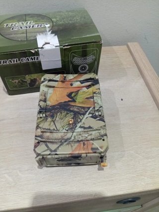 Cámara de fototrampeo camuflaje