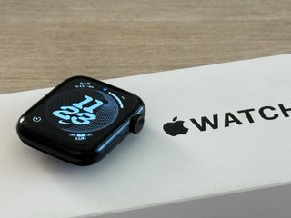Apple Watch SE 44mm GPS + Cellular + accesorios