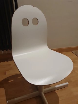 Silla infantil blanca para escritorio