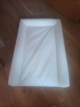 Cómoda blanca de madera + cambiador