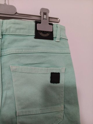 Vaqueros cortos niño verde manzana T.15
