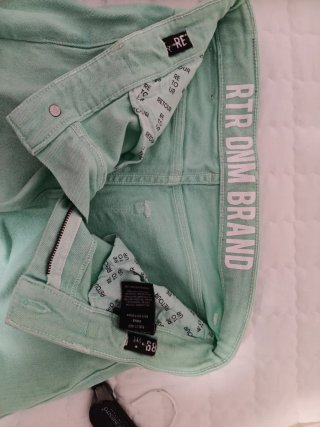 Vaqueros cortos niño verde manzana T.15