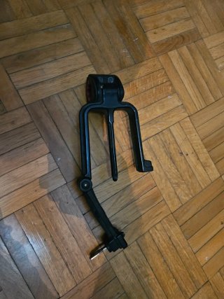Cierre de seguridad para casco de moto