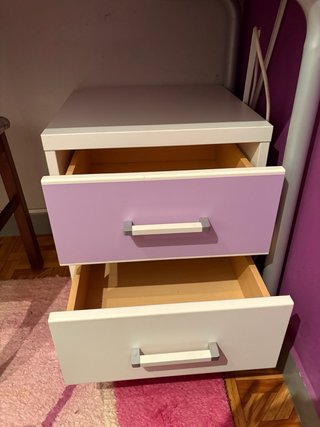 Dormitorio juvenil morado y blanco