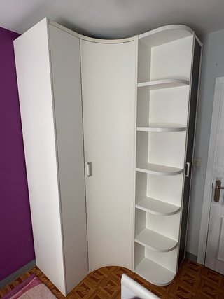 Dormitorio juvenil morado y blanco