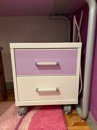 Dormitorio juvenil morado y blanco