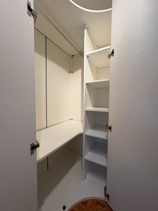 Dormitorio juvenil morado y blanco