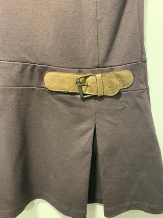 Vestido marrón Bershka con cinturón
