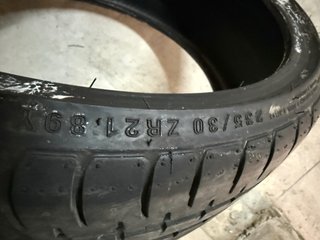Neumaticos 235/30/21
