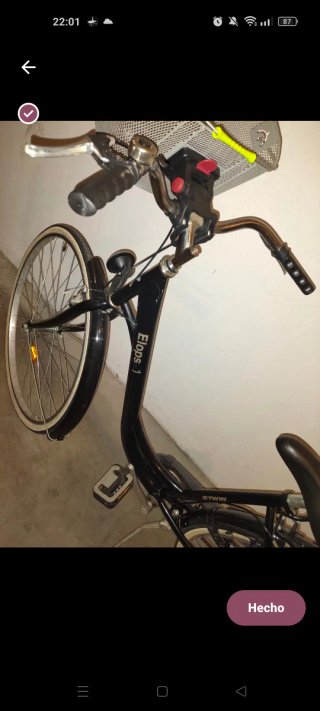 Bicicleta urbana con cesta delantera