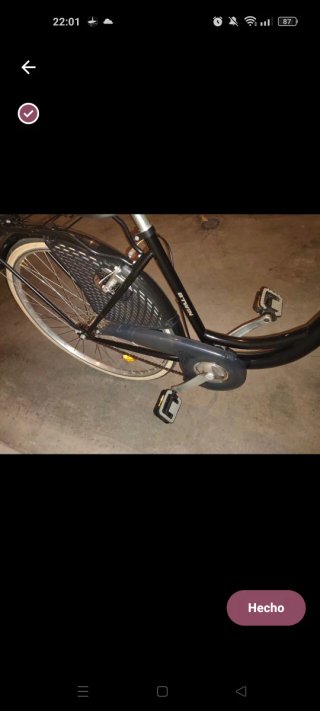 Bicicleta urbana con cesta delantera