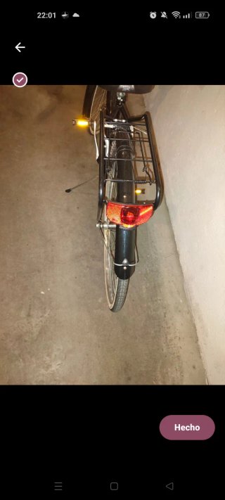 Bicicleta urbana con cesta delantera