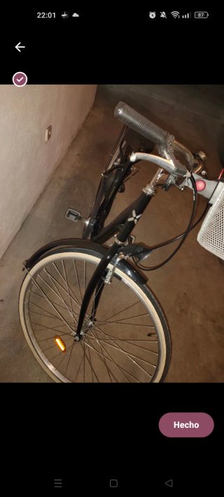 Bicicleta urbana con cesta delantera