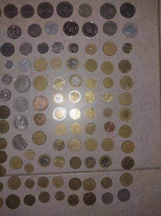 Gran lote de 159 monedas antiguas y extranjeras.
