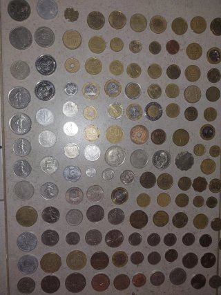Gran lote de 159 monedas antiguas y extranjeras.