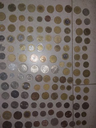 Gran lote de 159 monedas antiguas y extranjeras.