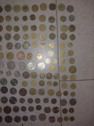 Gran lote de 159 monedas antiguas y extranjeras.