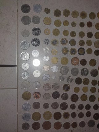 Gran lote de 159 monedas antiguas y extranjeras.