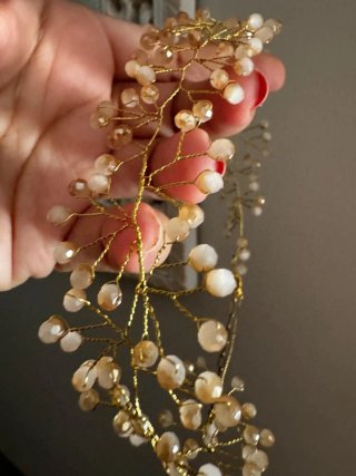 Gargantilla choker beige y dorada