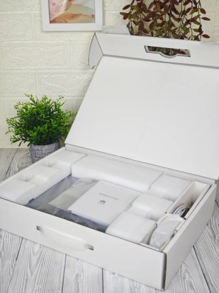 Portátil Huawei MateBook 13 con Caja