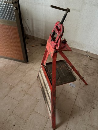 Tornillo para tubos SUPER EGO con trípode