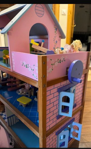 Casita de muñecas de madera