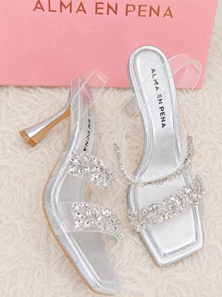 Zapatos de tacón ALMA EN PENA plateados