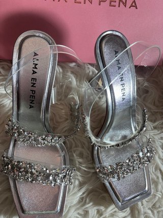 Zapatos de tacón ALMA EN PENA plateados