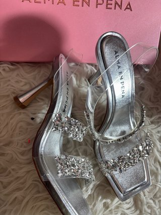 Zapatos de tacón ALMA EN PENA plateados