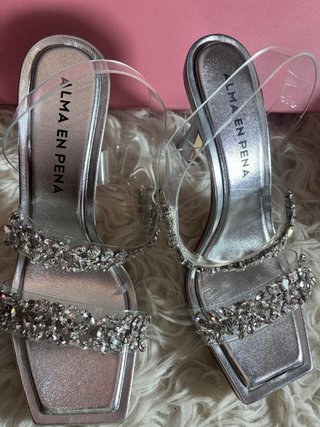 Zapatos de tacón ALMA EN PENA plateados