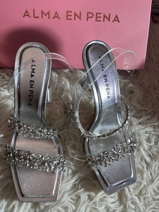 Zapatos de tacón ALMA EN PENA plateados