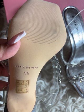 Zapatos de tacón ALMA EN PENA plateados