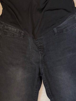 Pantalón premamá pitillo negro desgastado