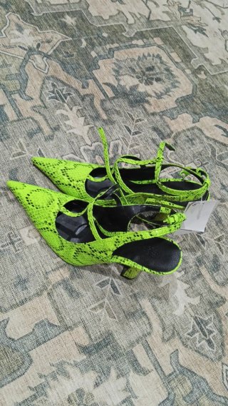 Zapatos de H&M con diseno serpiente